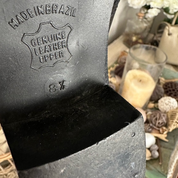 Unisa Black leather women’s lace up ankle boots, size 8 1/2 made in Brazil - Picture 2 of 15